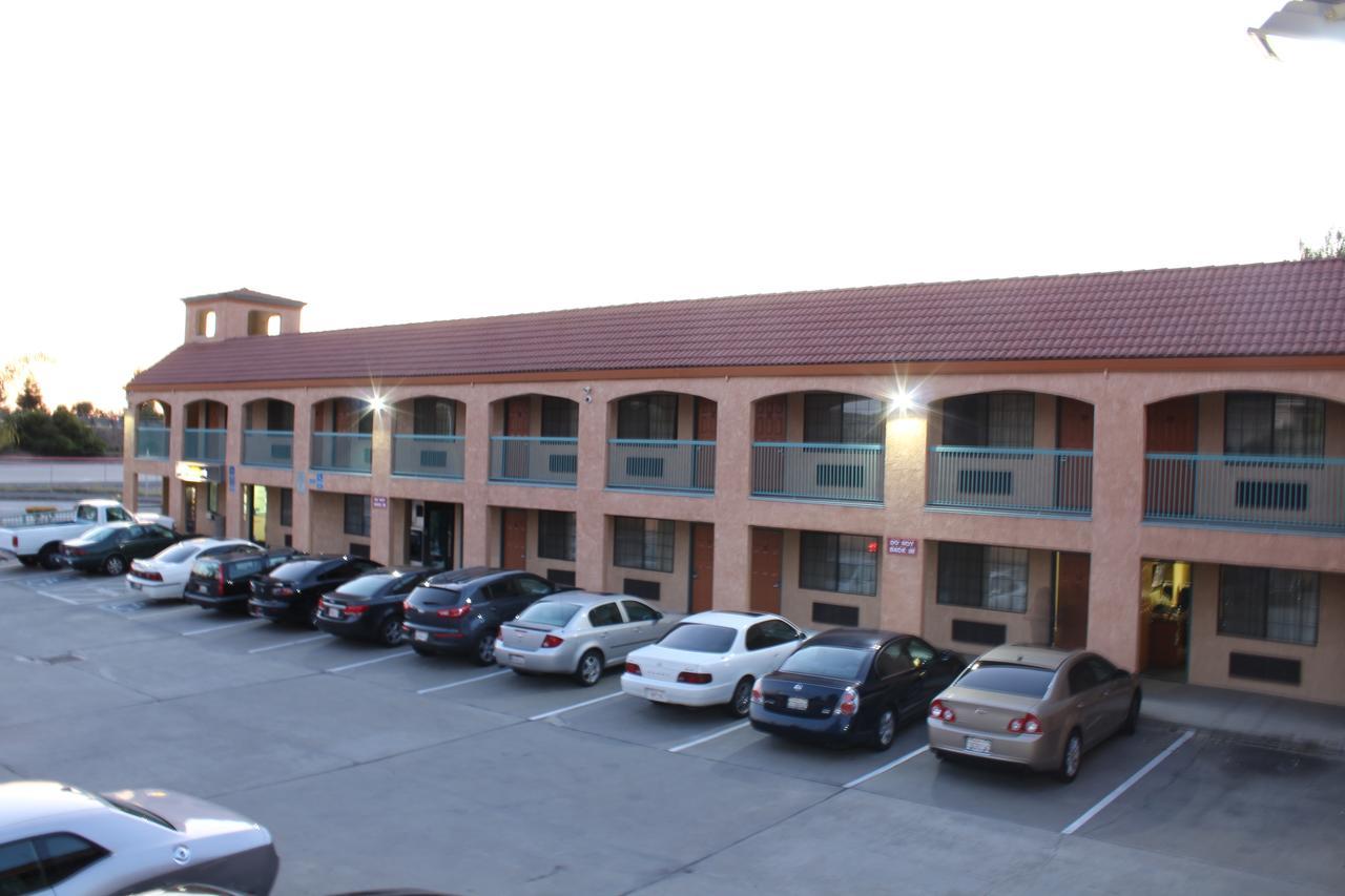 Travelers Inn Castro Valley Bilik gambar